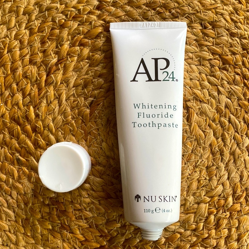 Whitening toothpaste